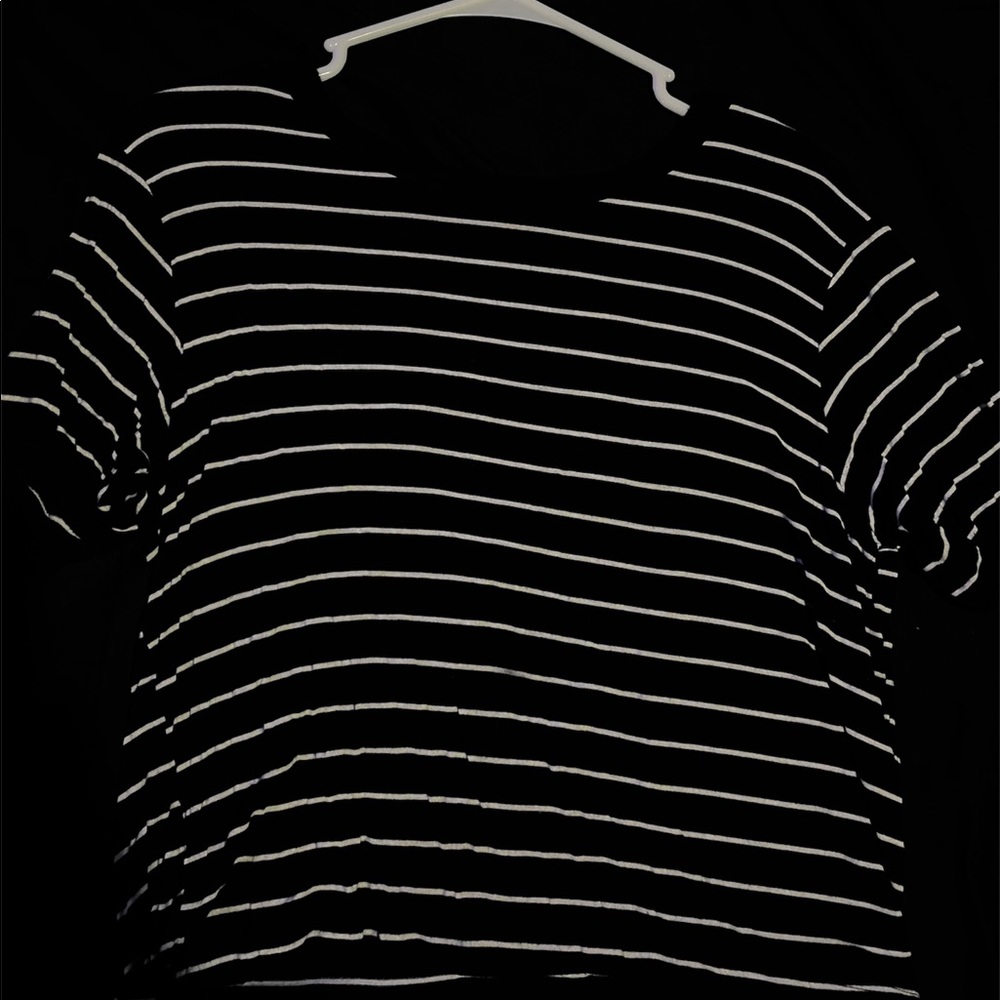 BLACK STRIPED T SHIRT